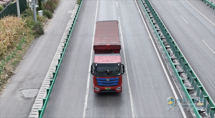 一車一年省15萬！深度適應(yīng)煤炭倒短 26臺(tái)歐曼智藍(lán)讓張經(jīng)理運(yùn)輸團(tuán)隊(duì)如虎添翼