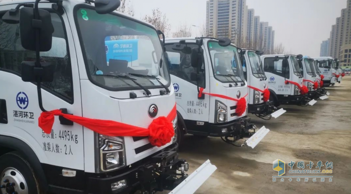 綠色新城 21臺(tái)宇通新能源環(huán)衛(wèi)車輛批量交付平頂山