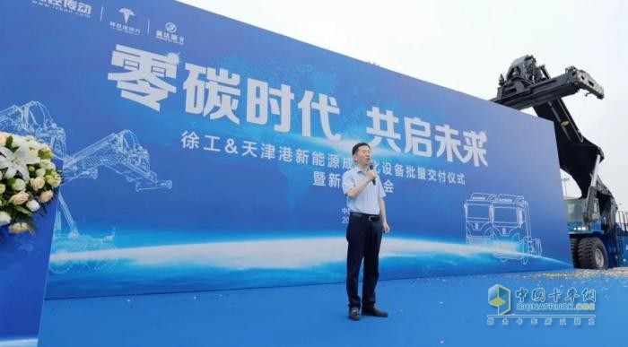 百臺徐工新能源成套化設(shè)備交付天津港  共啟零碳未來