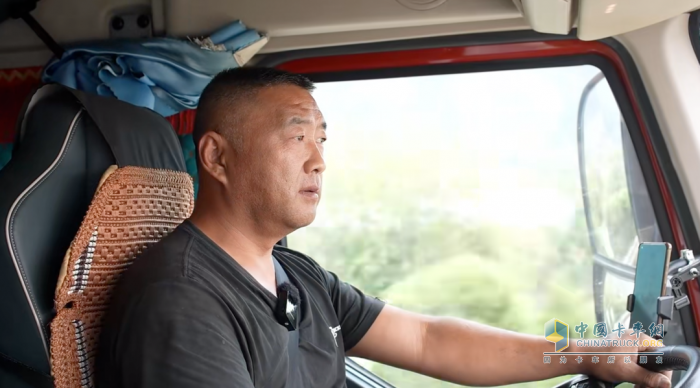 從霸龍到H7，這位貨運(yùn)老司機(jī)為何獨(dú)寵東風(fēng)柳汽乘龍？