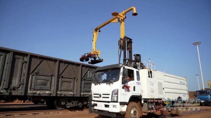 五征環(huán)保科技火車廂清掃車，火車貨廂余料清掃不用愁！