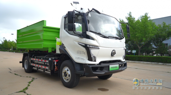 五征環(huán)?？萍技冸妱?dòng)車廂可卸式垃圾車