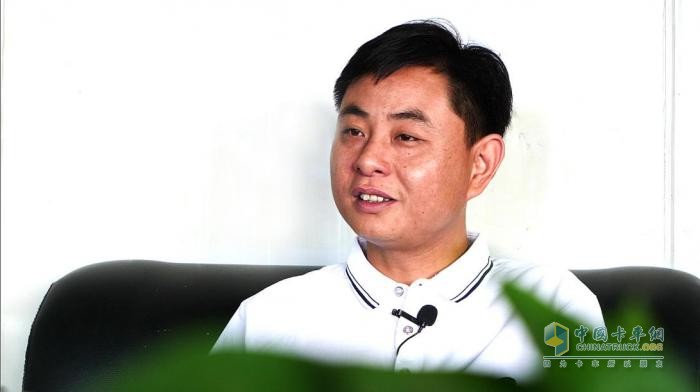 “復(fù)購(gòu)者”王飛：想掙錢(qián)，買(mǎi)奔馳