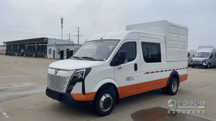 再交付！東風(fēng)御風(fēng)工程探傷車批量交付太原鐵路局