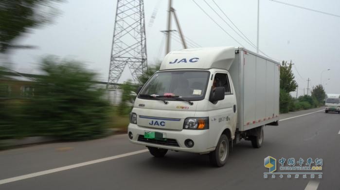 如何實(shí)現(xiàn)年終創(chuàng)富小目標(biāo)？江淮1卡愷達(dá)42度純電小卡是“超能”伙伴