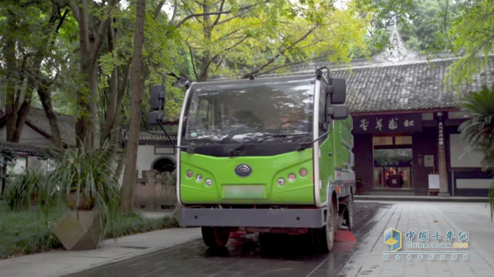 綠變成都，電動先鋒 宇通新能源環(huán)衛(wèi)車助力“蓉城”環(huán)衛(wèi)高質量發(fā)展