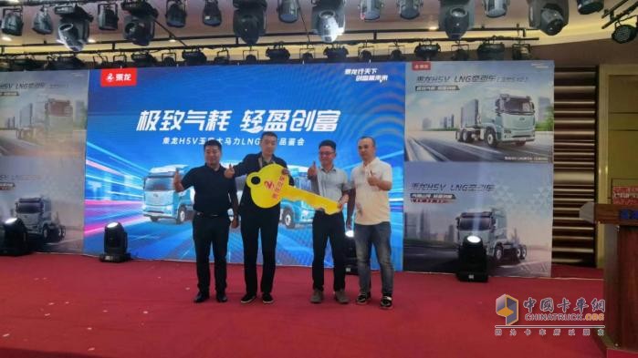 川魯熱銷！乘龍H5V LNG燃?xì)廛嚦蔀橛脩敉瞥缳嶅X神器！