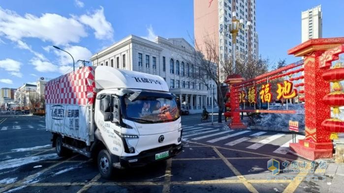飛碟漫天飛一月行駛一萬三千公里，挑戰(zhàn)極寒、大漠、無人區(qū)