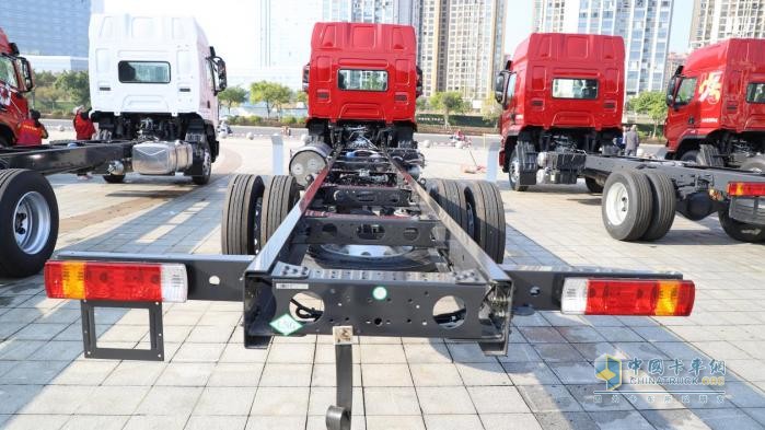 國四置換選車愁？乘龍H5 LNG大單橋助您輕松賺更多