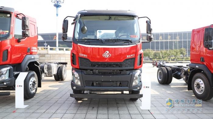 國(guó)四置換來(lái)襲，乘龍M3 6×2R提升橋自卸車盡顯創(chuàng)富實(shí)力