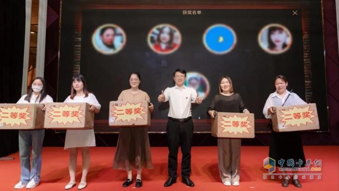 都在隨州！全是大單！東風新疆、東風隨專達成超千輛專用車戰(zhàn)略合作