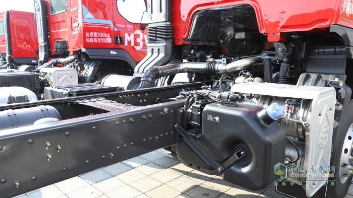 礦區(qū)山區(qū)運輸難？乘龍H5 4×2極限自卸車輕松破局