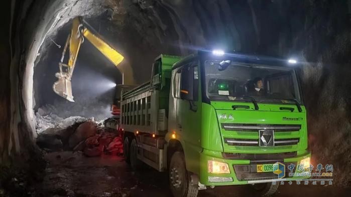 徐工新能源自卸車(chē)擦亮城市建設(shè)綠色底色