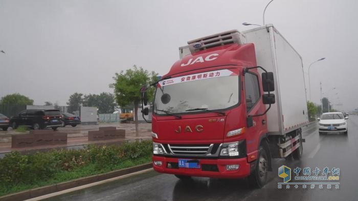 長途運輸冷凍貨物，創(chuàng)業(yè)7年的他攜手江淮1卡駿鈴做老板