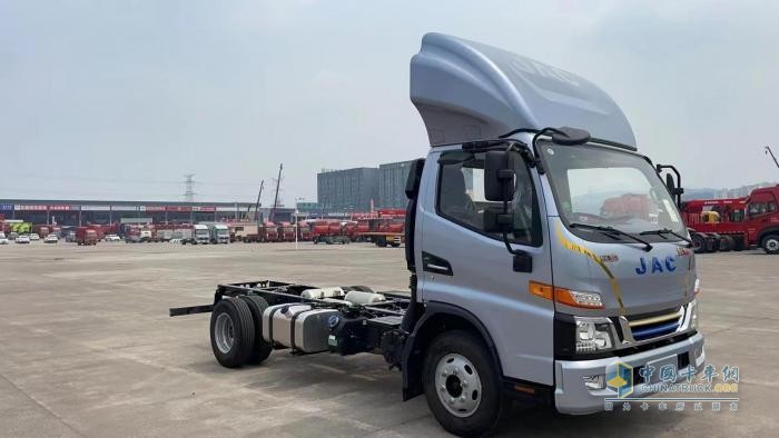 江淮1卡：駿鈴聚寶盆D25車型來襲，“混動雙星”持續(xù)引領(lǐng)行業(yè)