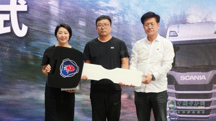 攬風(fēng)豪厲兵 盛裝新征程 斯堪尼亞石家莊經(jīng)銷商隆重開(kāi)業(yè)