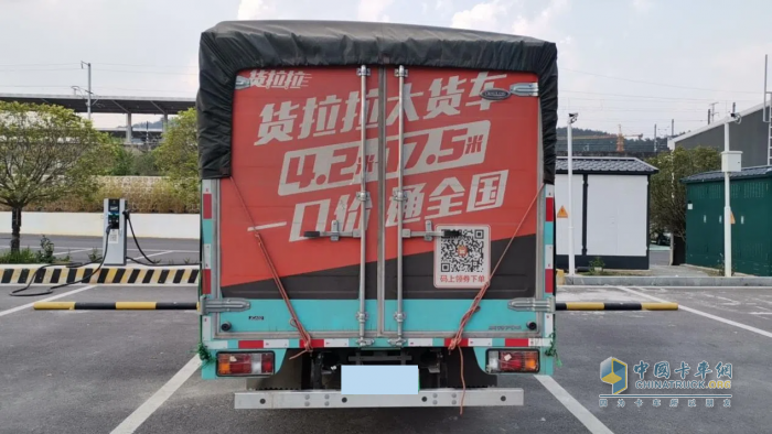 在異鄉(xiāng)打拼創(chuàng)富，選慶鈴EVM100純電輕卡底氣更足