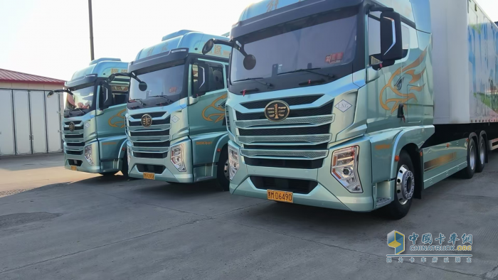 單車每年節(jié)省12萬(wàn)！ 解放鷹途燃?xì)廛嚦烧c(diǎn)物流運(yùn)輸新選擇