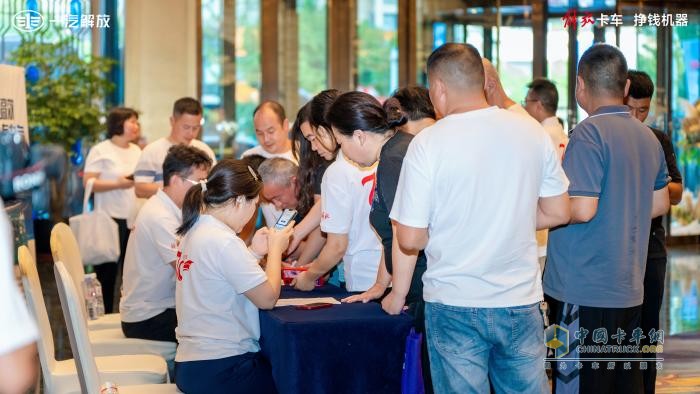 8月國內(nèi)中重卡市場供需兩弱，解放如何平穩(wěn)渡過“觀望期”？