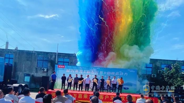 一炮打響！乘龍CTB新能源牽引車大批交付新鄉(xiāng)輝縣