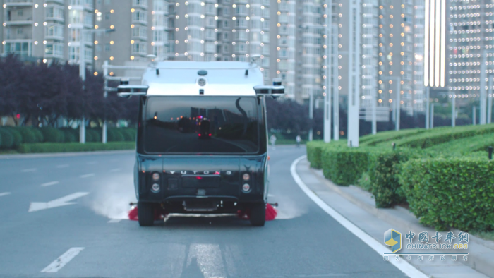 直擊鄭州新能源汽車生態(tài)伙伴大會(huì)：宇通環(huán)衛(wèi)自動(dòng)駕駛洗掃車實(shí)力“吸睛”！