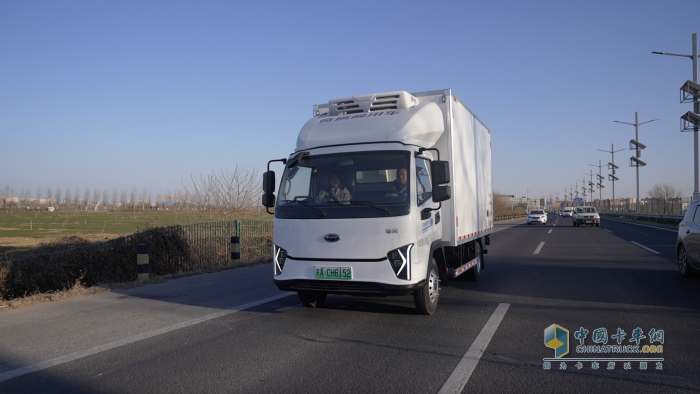破冰冷鏈新局，頭部冷鏈物流企業(yè)為何偏愛零米冰河冷藏車？