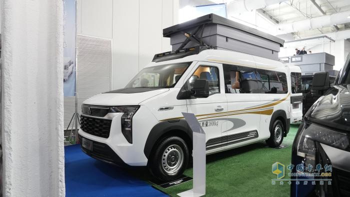 中國重汽輕型汽車攜五大創(chuàng)新車型登陸2025北京房車展定義出行新范式