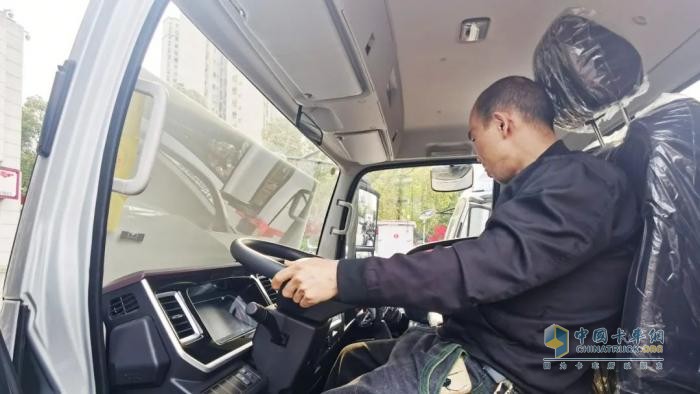尊耀駕到，領(lǐng)先不止一代！帥鈴尊耀版多地上市，奔赴大“錢”途