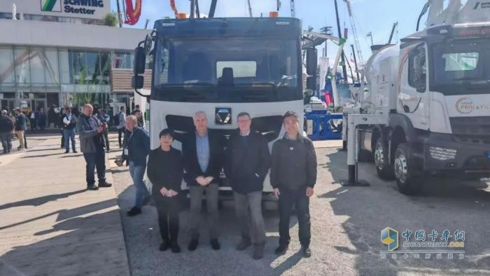 綠色“砼”行！徐工新能源攪拌車亮相德國(guó)寶馬展Bauma 2025