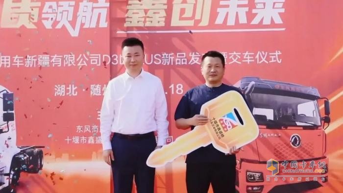 都在隨州！全是大單！東風新疆、東風隨專達成超千輛專用車戰(zhàn)略合作