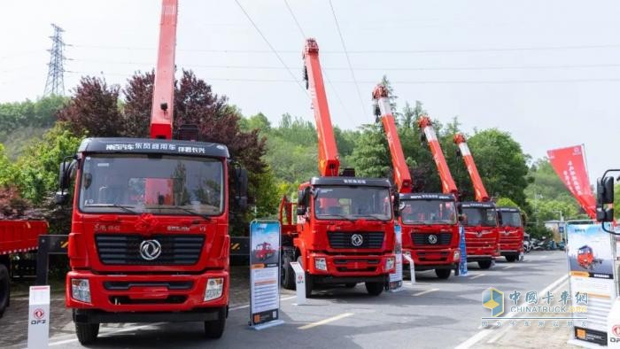 都在隨州！全是大單！東風新疆、東風隨專達成超千輛專用車戰(zhàn)略合作