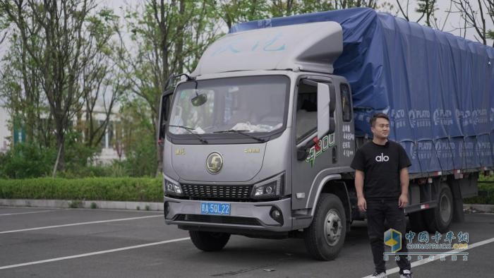 動力提升33%！ 陜汽德龍G300搭載康明斯發(fā)動機大缸徑、行程短
