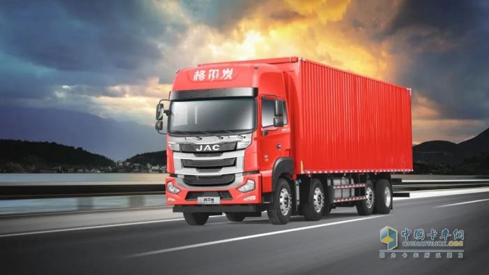 江淮格爾發(fā)8×2提升橋載貨車：零擔(dān)百貨運(yùn)輸?shù)淖吭街x