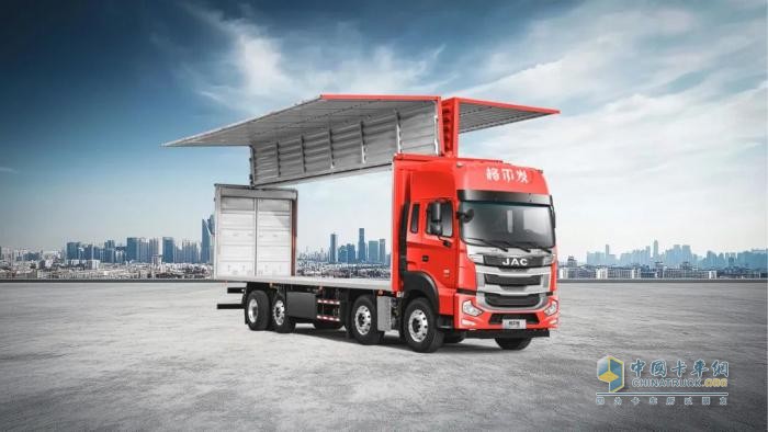 江淮格爾發(fā)8×2提升橋載貨車：零擔(dān)百貨運(yùn)輸?shù)淖吭街x