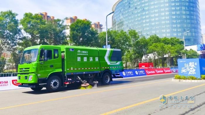 宇通環(huán)衛(wèi)硬核護(hù)航，扮靚城市助跑蘭州馬拉松