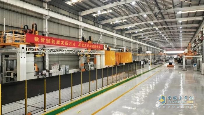 揚(yáng)州通華專用車有限公司榮膺《2025年江蘇省先進(jìn)級(jí)智能工廠》稱號(hào)