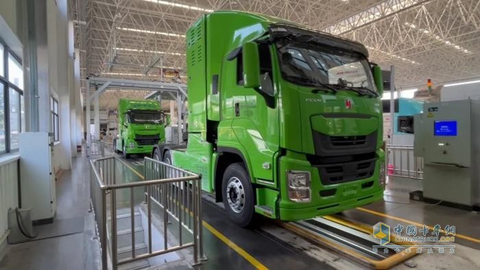 慶鈴首批49噸氫燃料電池牽引車交付哈密！為“疆煤外運(yùn)”按下“清潔鍵”