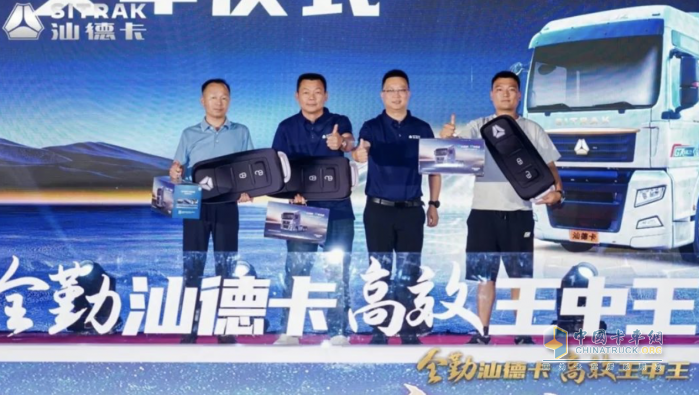 賦能皖北物流！汕德卡G7燃油牽引車阜陽站揭秘“全勤”硬實力！