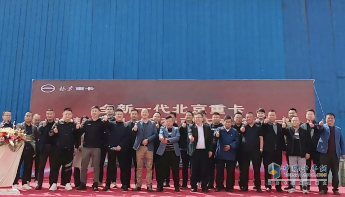 再傳捷報！北京重卡30臺追夢530 LNG牽引車成功交付河北大客戶
