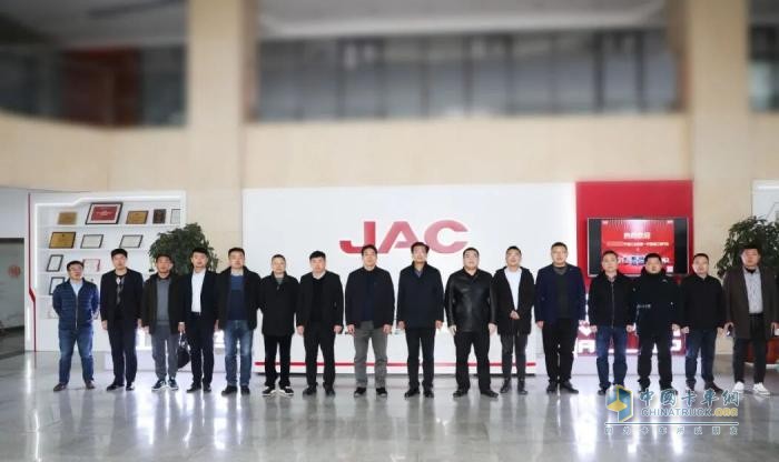 新年新篇章！ 江淮重卡與合作伙伴達(dá)成100臺“冰鮮1號”冷藏車戰(zhàn)略合作