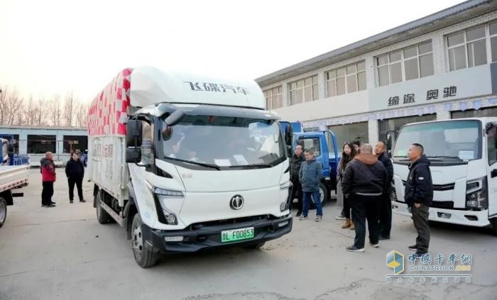 飛碟漫天飛財(cái)運(yùn)滿滿 · 車友會(huì)：以車會(huì)友，馭見不凡