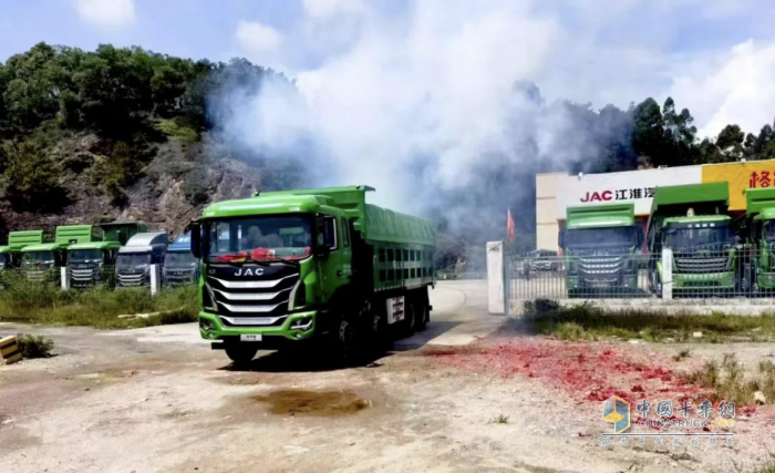 捷報(bào)頻傳 江淮重卡全國各地交車忙