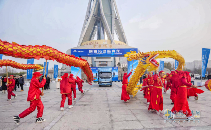 創(chuàng)吉尼斯世界紀(jì)錄！宇通輕卡標(biāo)載滿電續(xù)航520.46公里