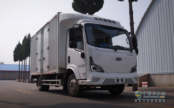 30年老司機(jī)決定“油換電”，為何認(rèn)準(zhǔn)慶鈴純電輕卡EVM100？