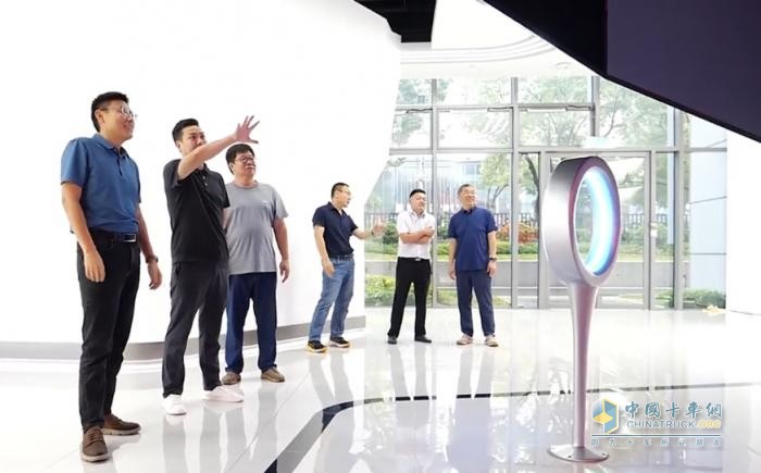首批全新東風(fēng)多利卡康陸威正式交付 為城際物流行業(yè)新發(fā)展注入“強(qiáng)心劑”
