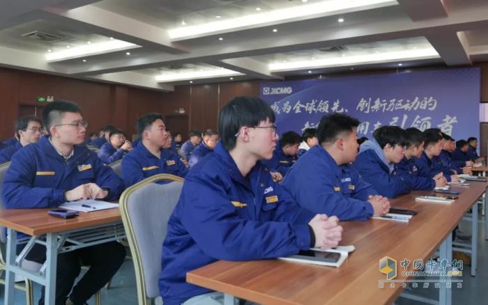 徐工汽車開展2025年服務(wù)工程師技能等級鑒定暨技能提升專項(xiàng)培訓(xùn)