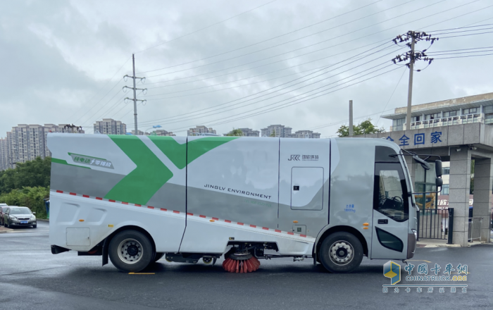 智啟未來！江淮重卡純電動18T洗掃車閃亮登場！