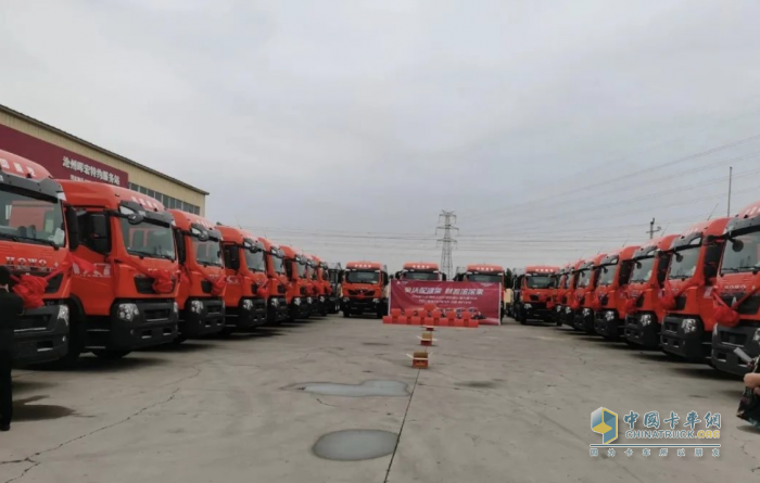 冀南分公司成功交付30輛TX7燃氣牽引車，助力滄州大客戶高效升級