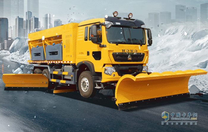 馭雪鐵騎！中國(guó)重汽豪沃TX除雪車精準(zhǔn)出擊，護(hù)航齊魯暢通之路！