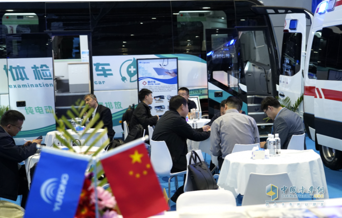 宇通醫(yī)療車矩陣綻放第91屆（CMEF）中國國際醫(yī)療器械博覽會(huì)，科技創(chuàng)新驅(qū)動(dòng)健康未來！